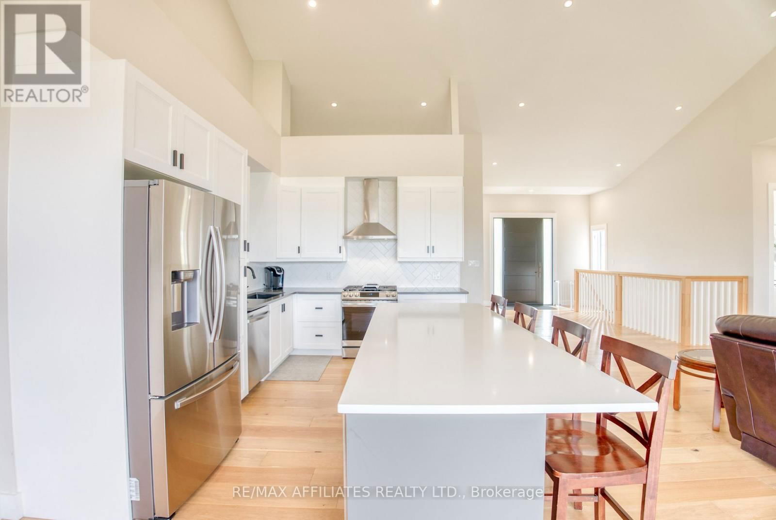 48 TROTTERS LANE Image 14