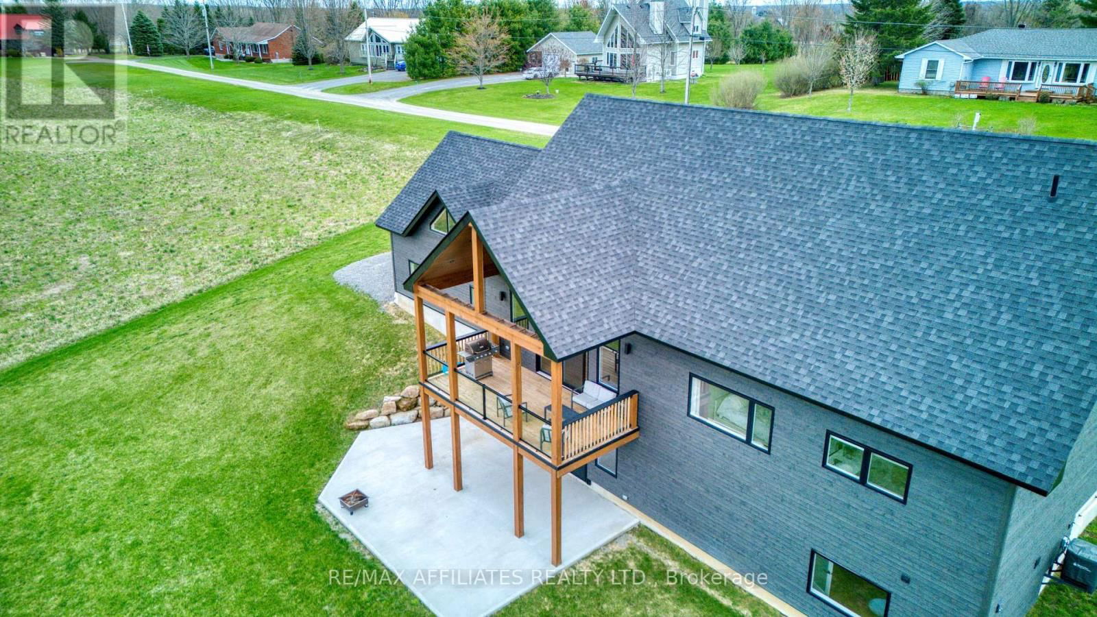 48 TROTTERS LANE Image 37