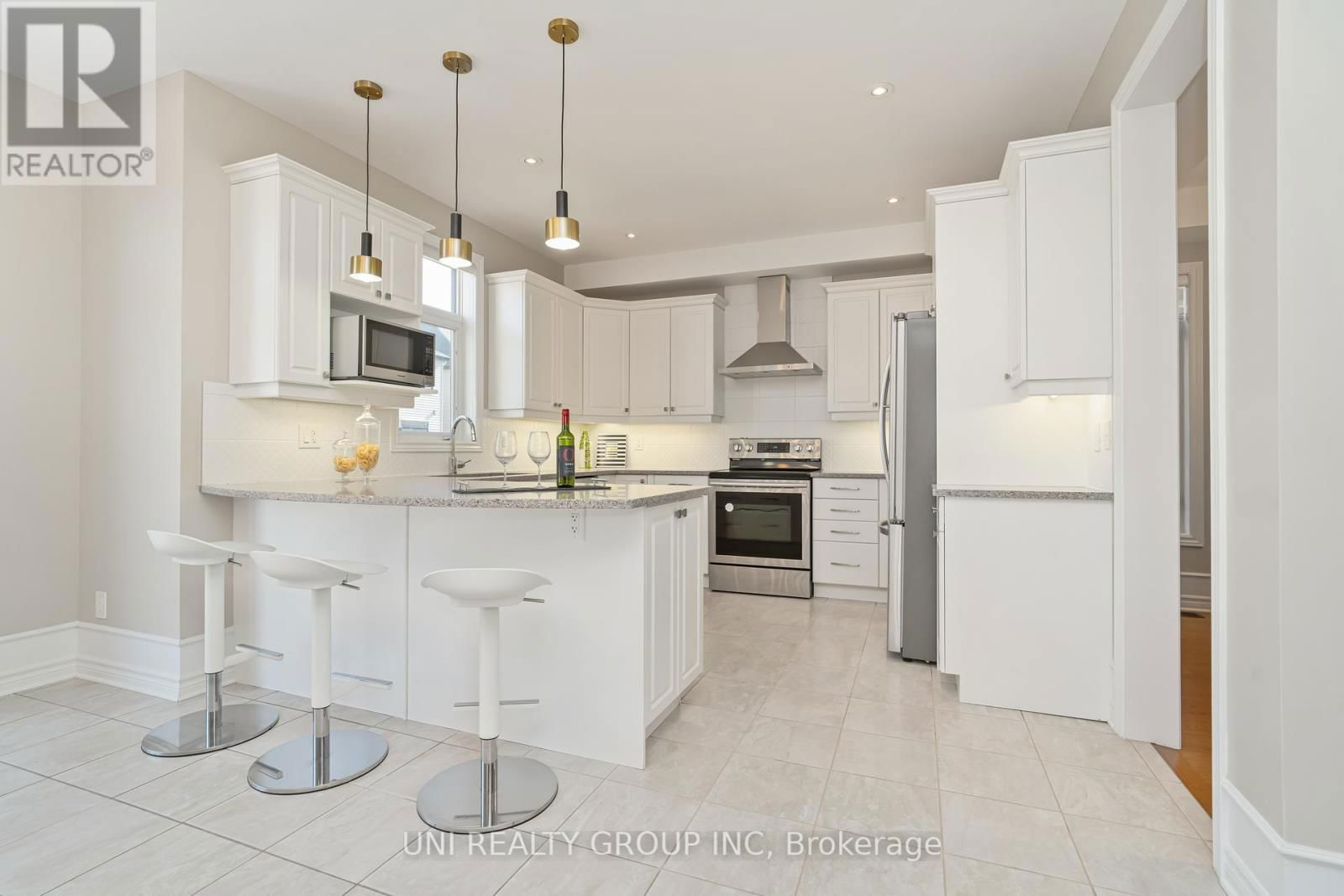 172 CAMBIE ROAD Image 12