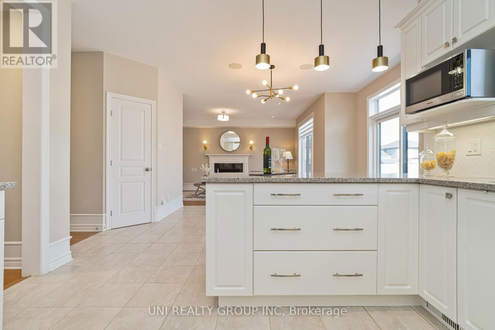 172 CAMBIE ROAD Image 15