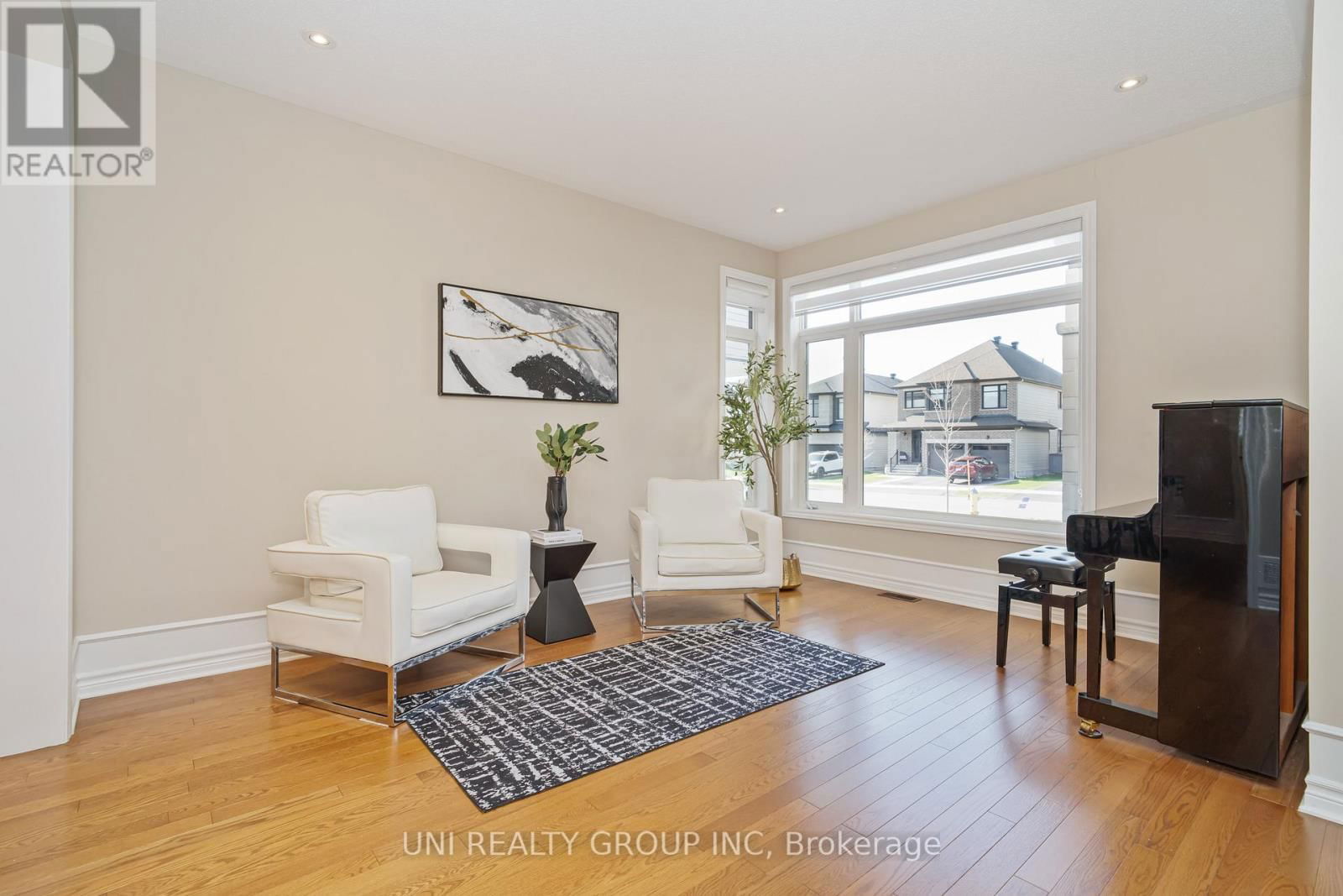 172 CAMBIE ROAD Image 8