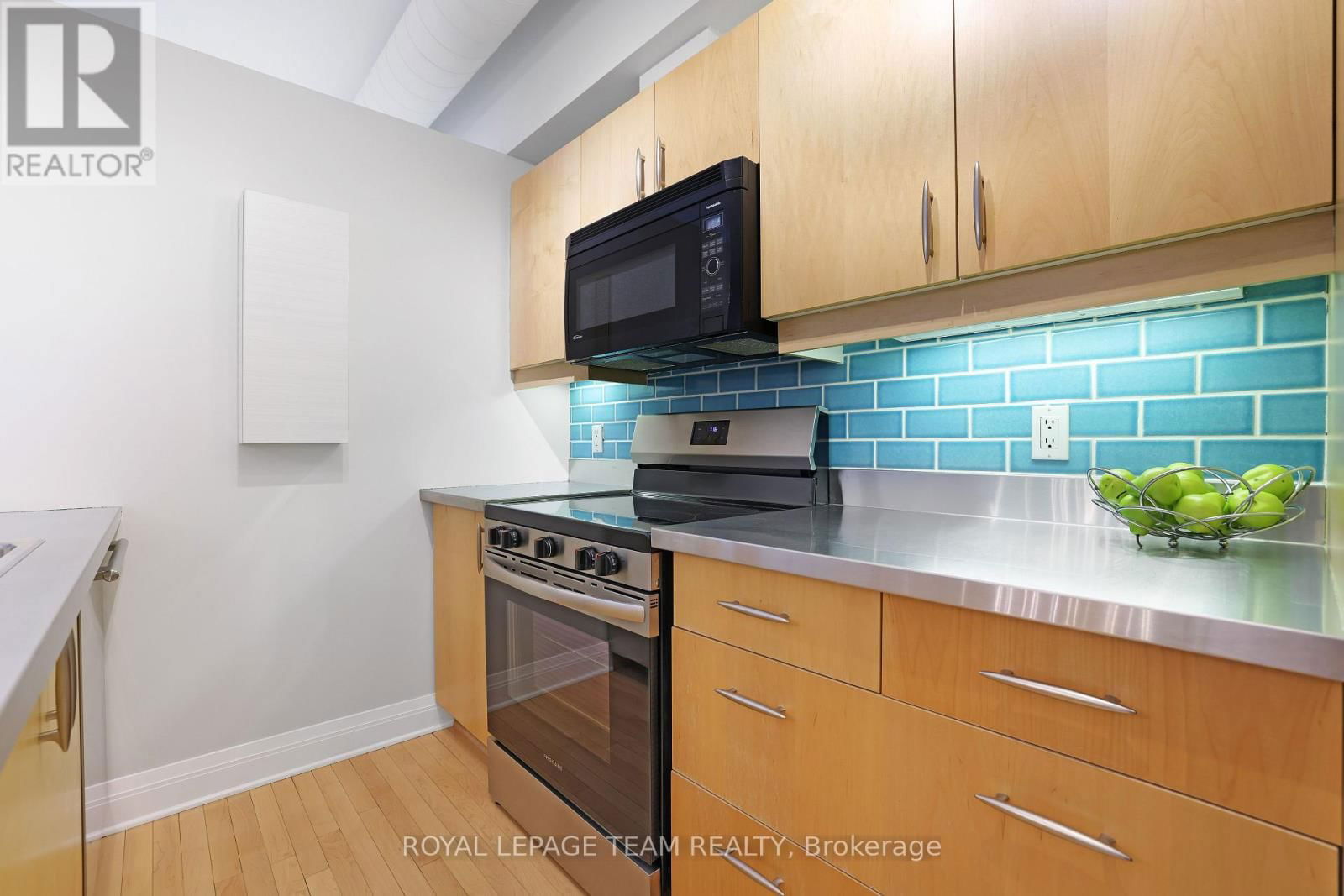 203 - 300 POWELL AVENUE Image 12