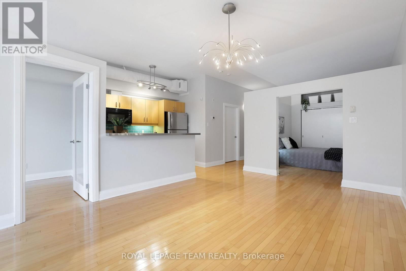 203 - 300 POWELL AVENUE Image 14