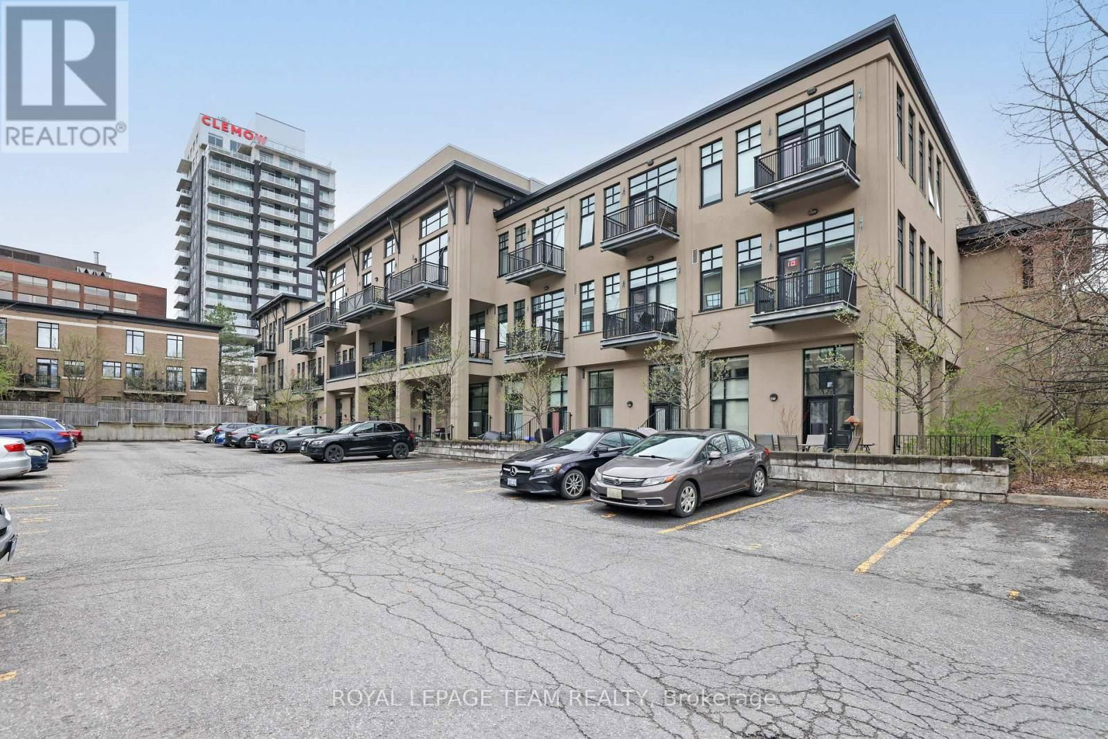 203 - 300 POWELL AVENUE Image 2