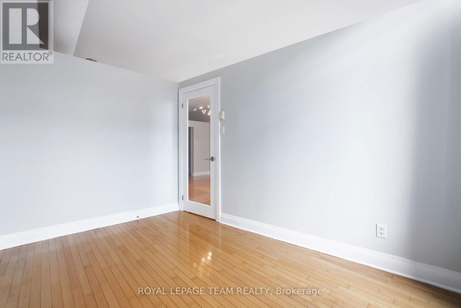 203 - 300 POWELL AVENUE Image 20