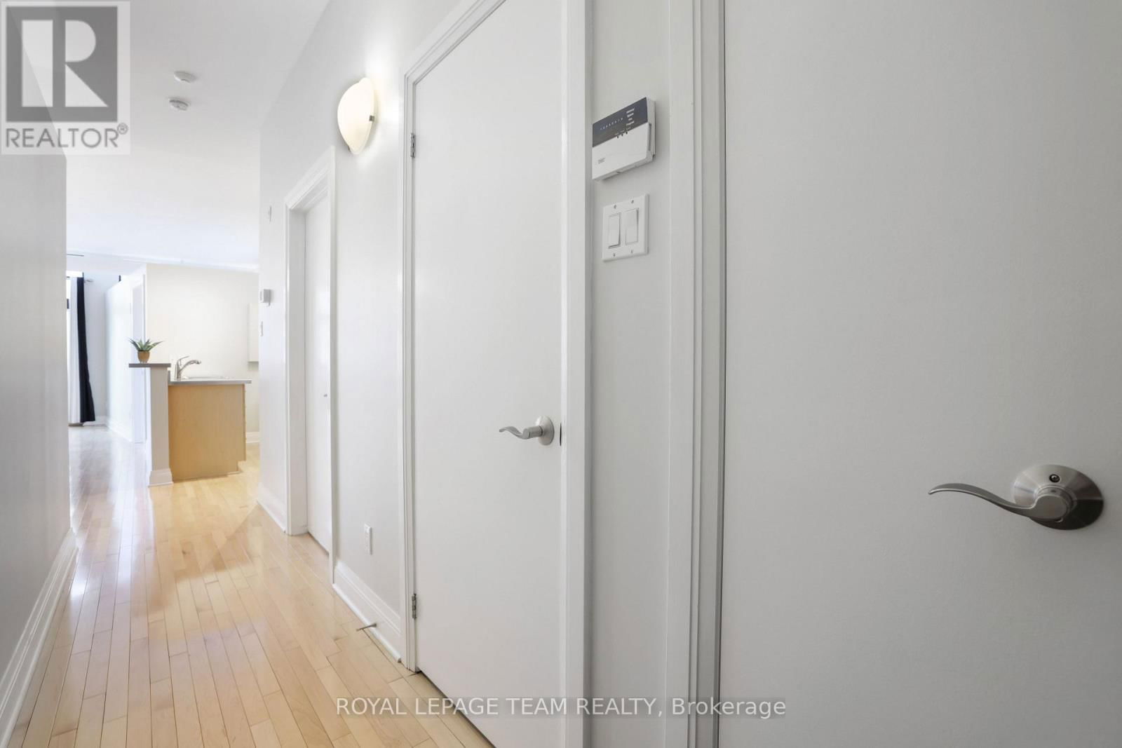 203 - 300 POWELL AVENUE Image 3