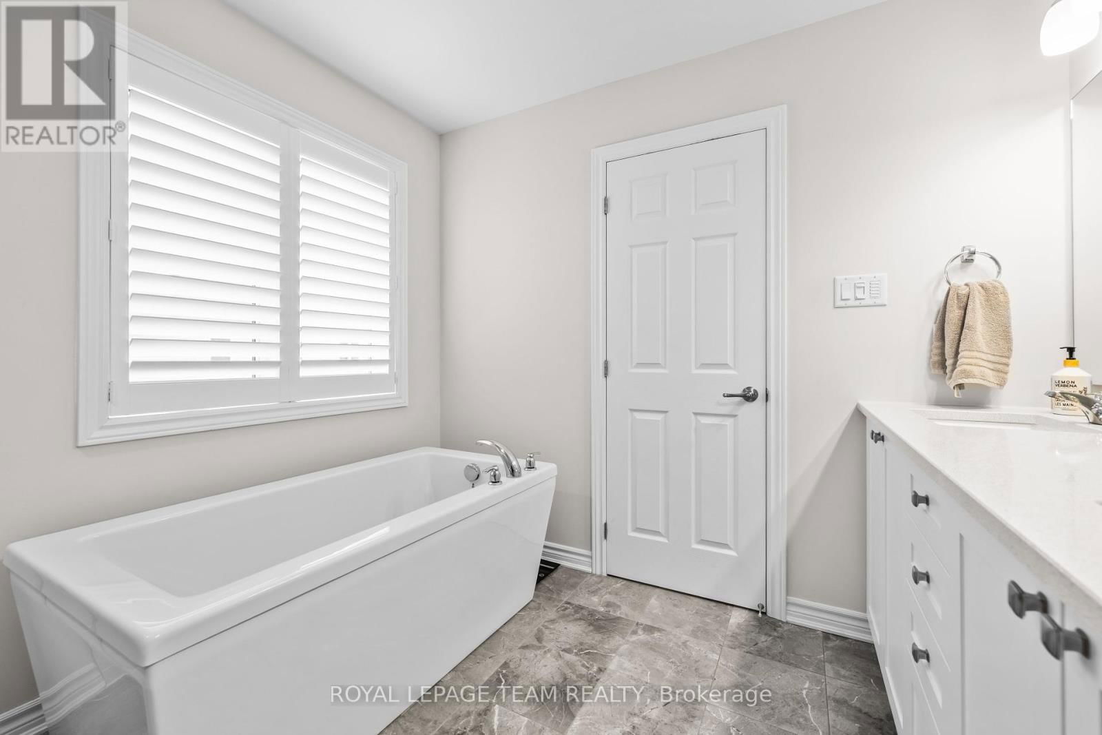 1135 APOLUNE STREET Image 26