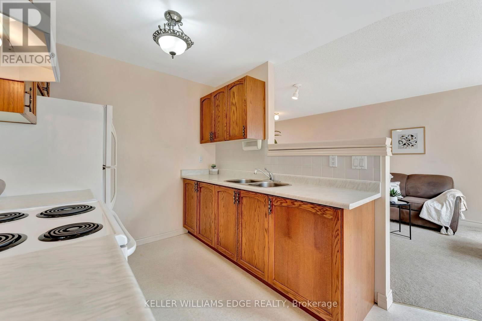 5 - 175 FIDDLERS GREEN ROAD Image 14