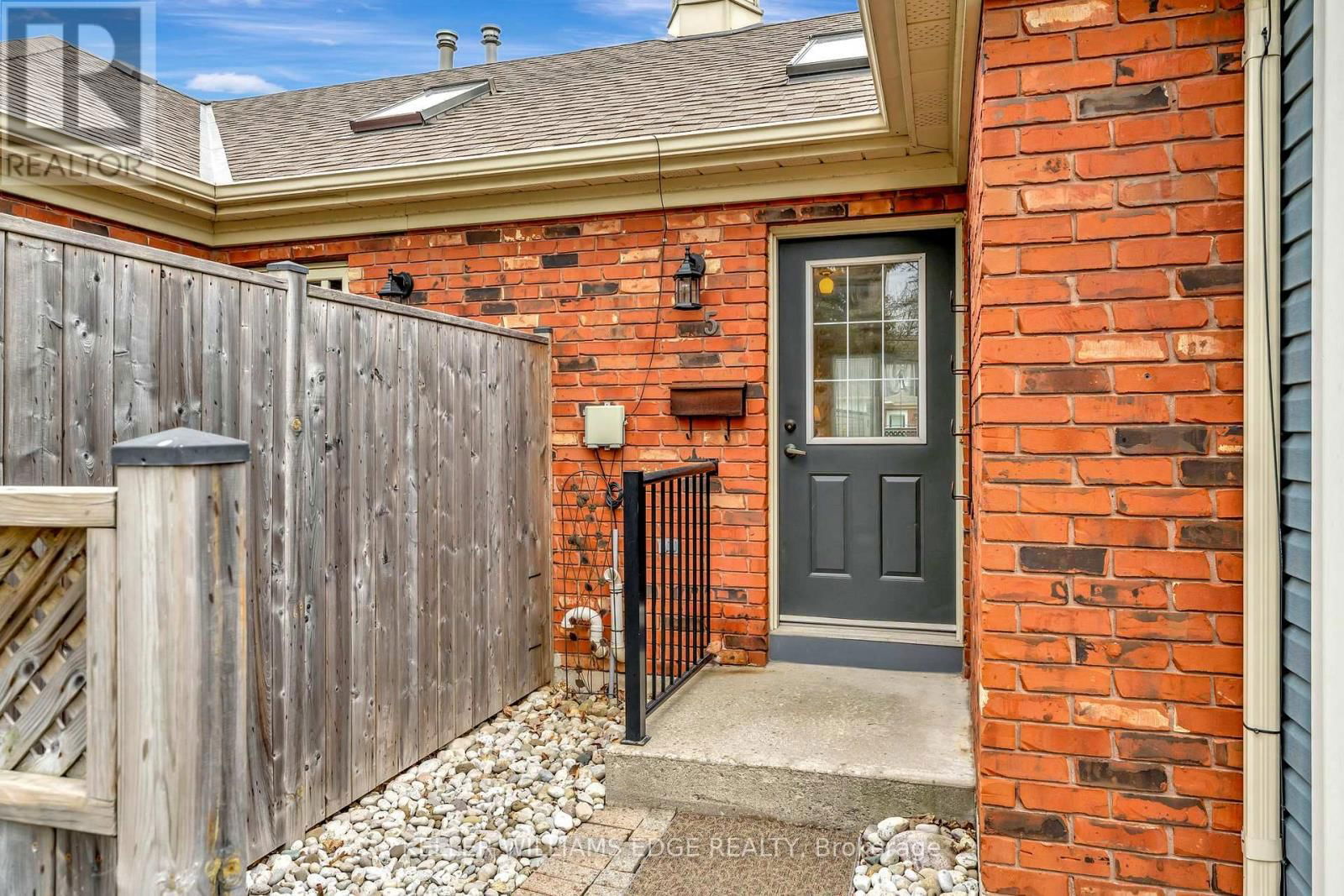 5 - 175 FIDDLERS GREEN ROAD Image 4