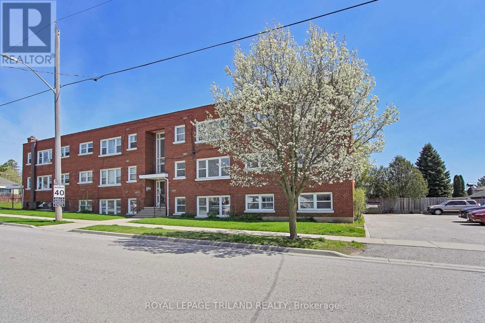 18 - 917 HAMILTON ROAD Image 12