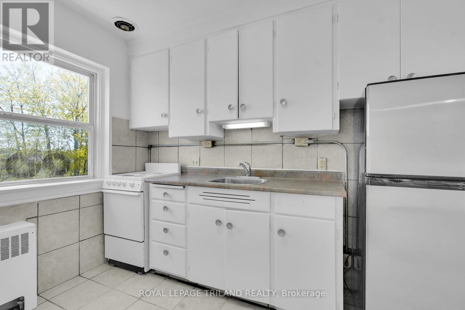 18 - 917 HAMILTON ROAD Image 6