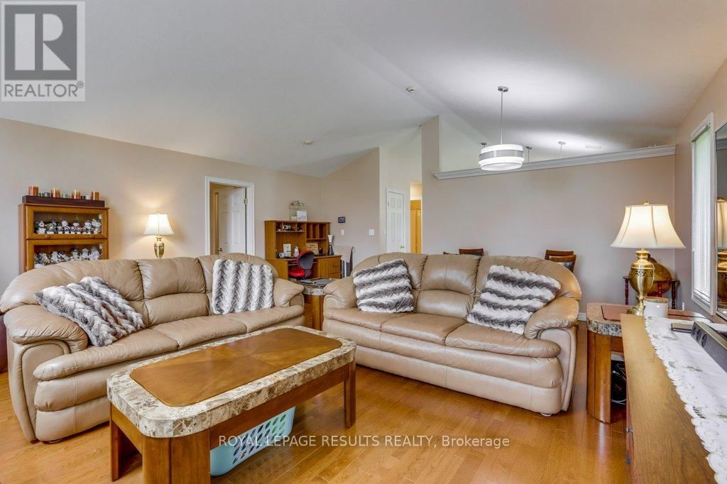 12 - 20 WINDEMERE PLACE Image 20