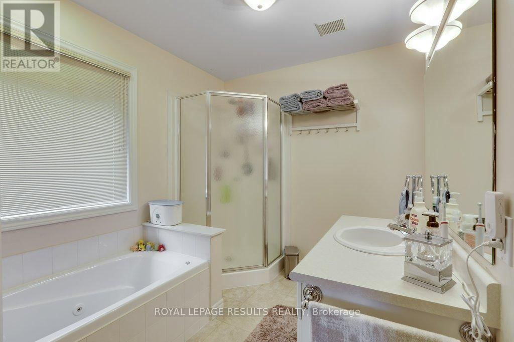 12 - 20 WINDEMERE PLACE Image 28