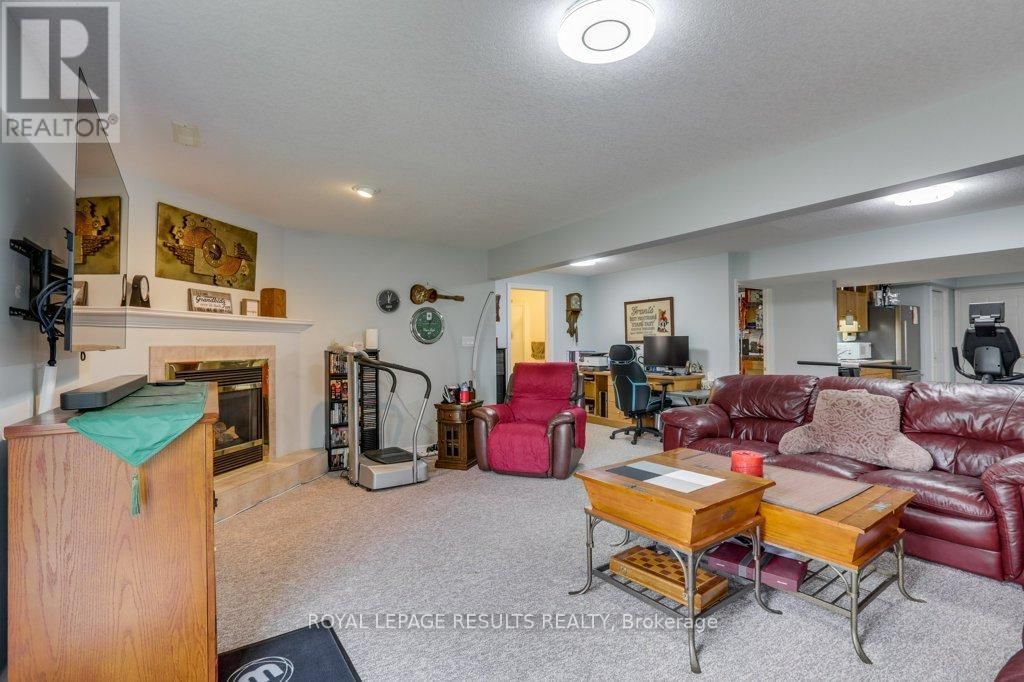 12 - 20 WINDEMERE PLACE Image 37