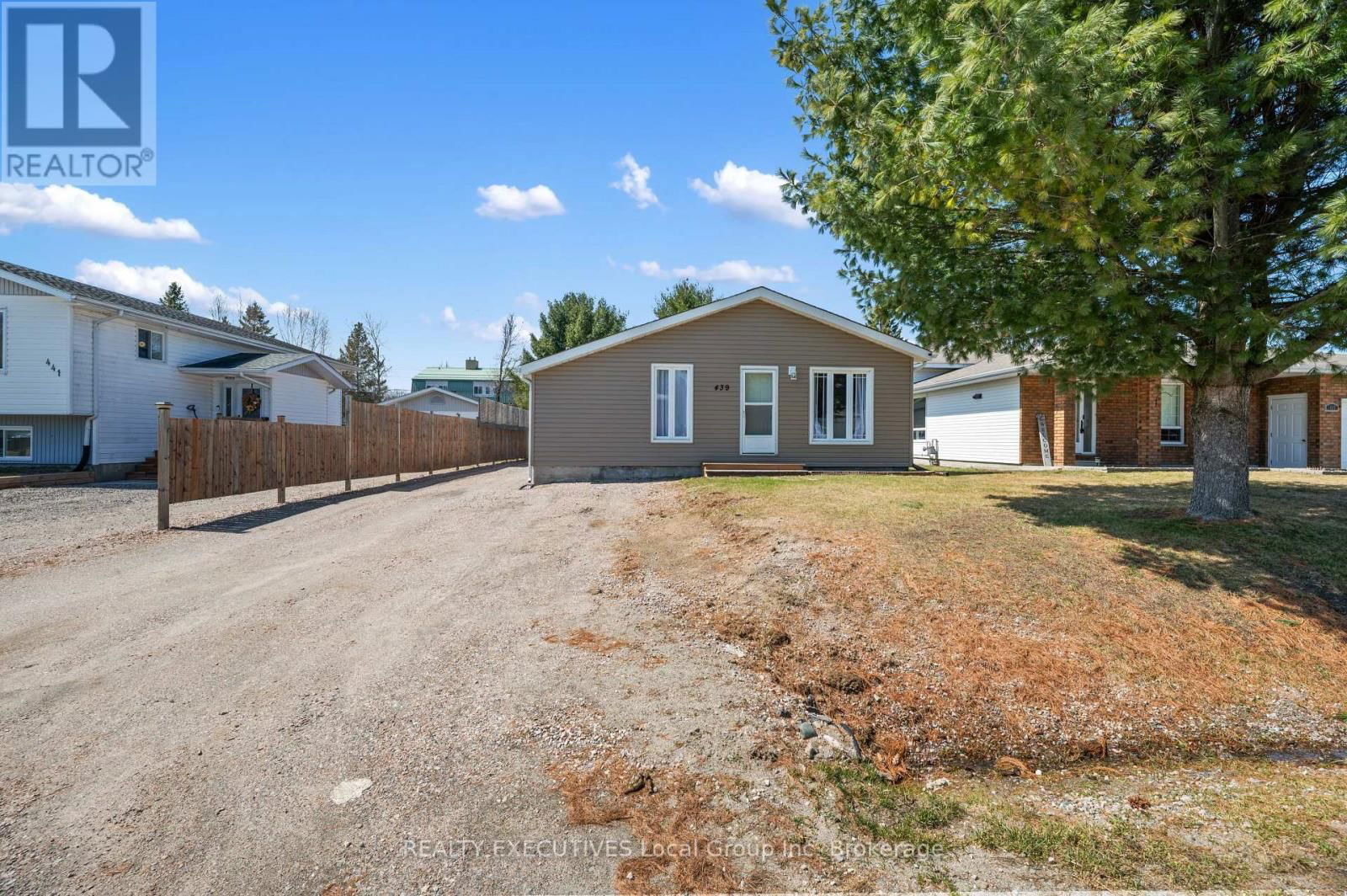 439 MAGEAU STREET Image 1