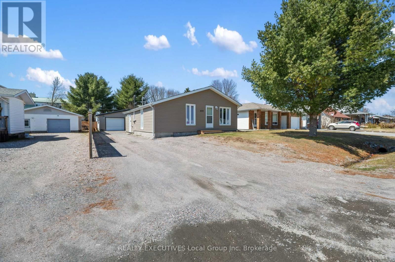 439 MAGEAU STREET Image 35
