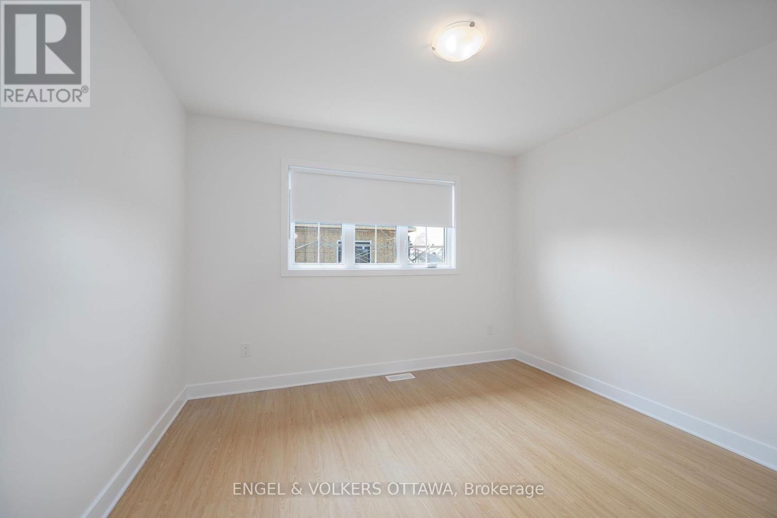 5 WINLOCK CRESCENT Image 25