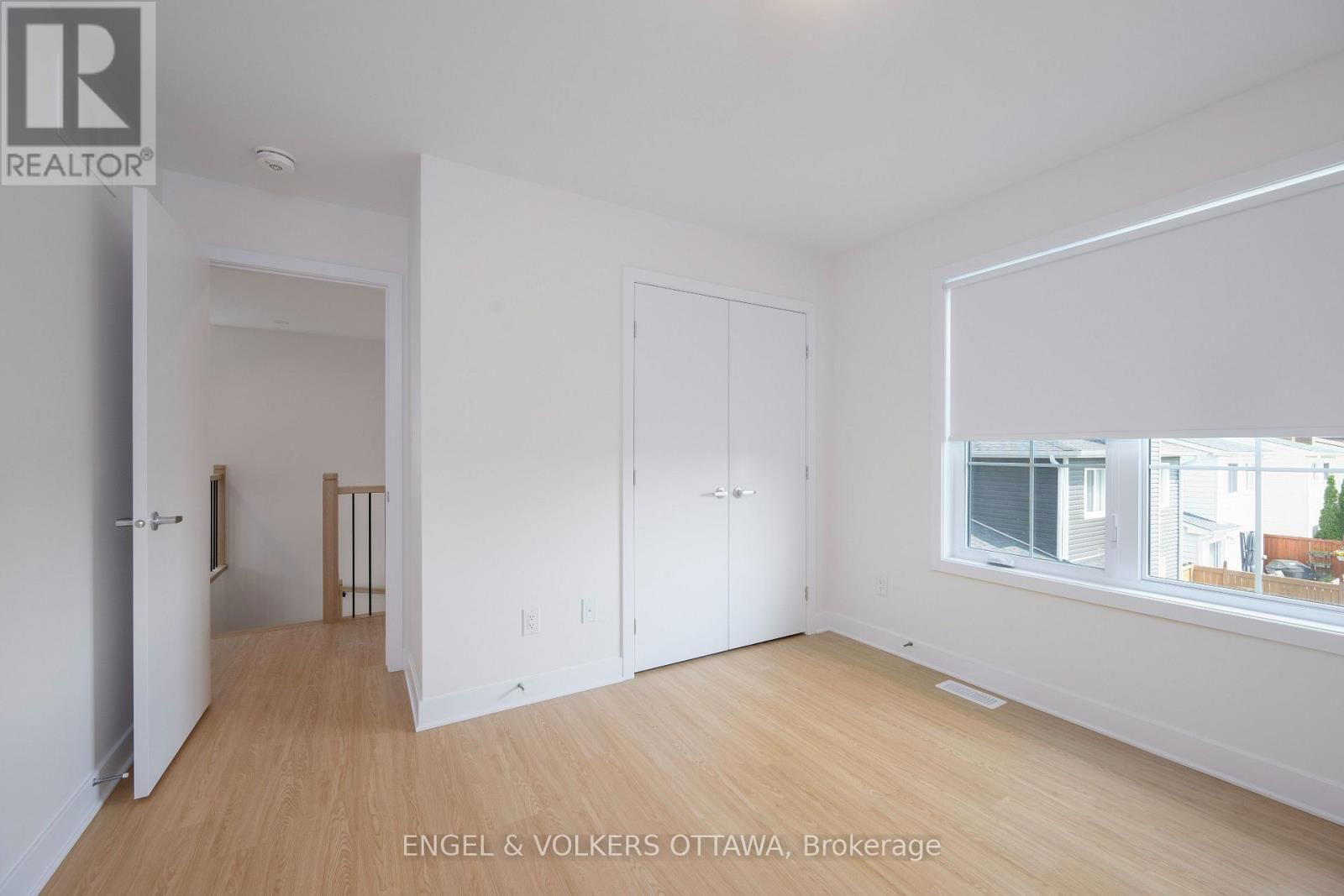 5 WINLOCK CRESCENT Image 29