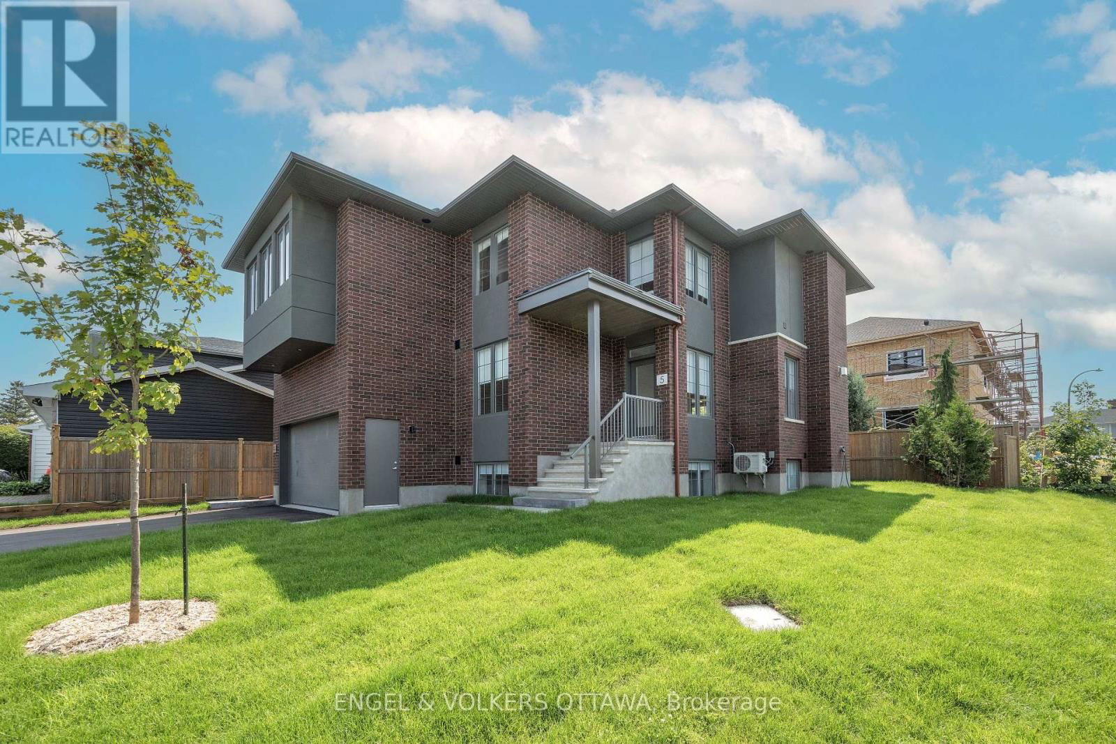 5 WINLOCK CRESCENT Image 3