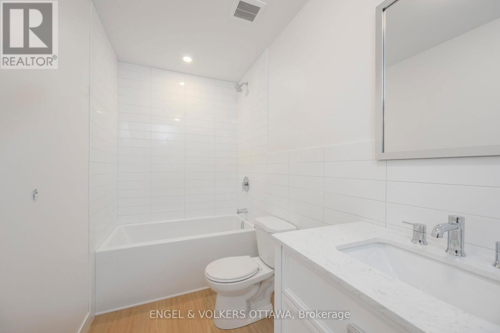 5 WINLOCK CRESCENT Image 30