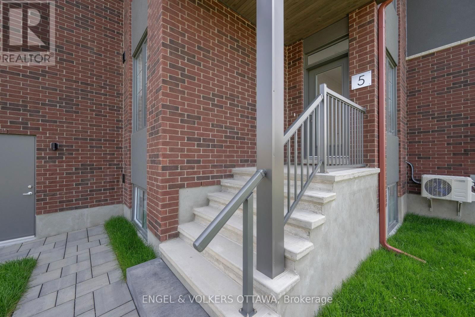 5 WINLOCK CRESCENT Image 5