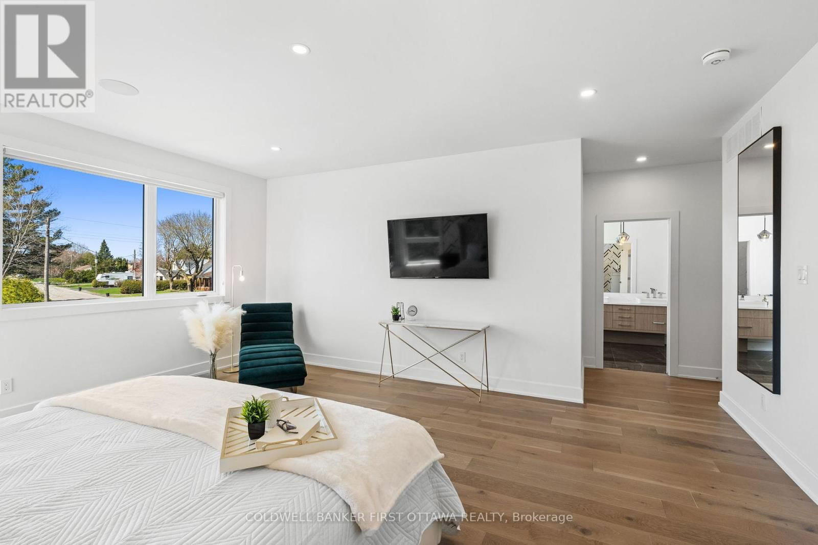 13 BROOK LANE Image 23