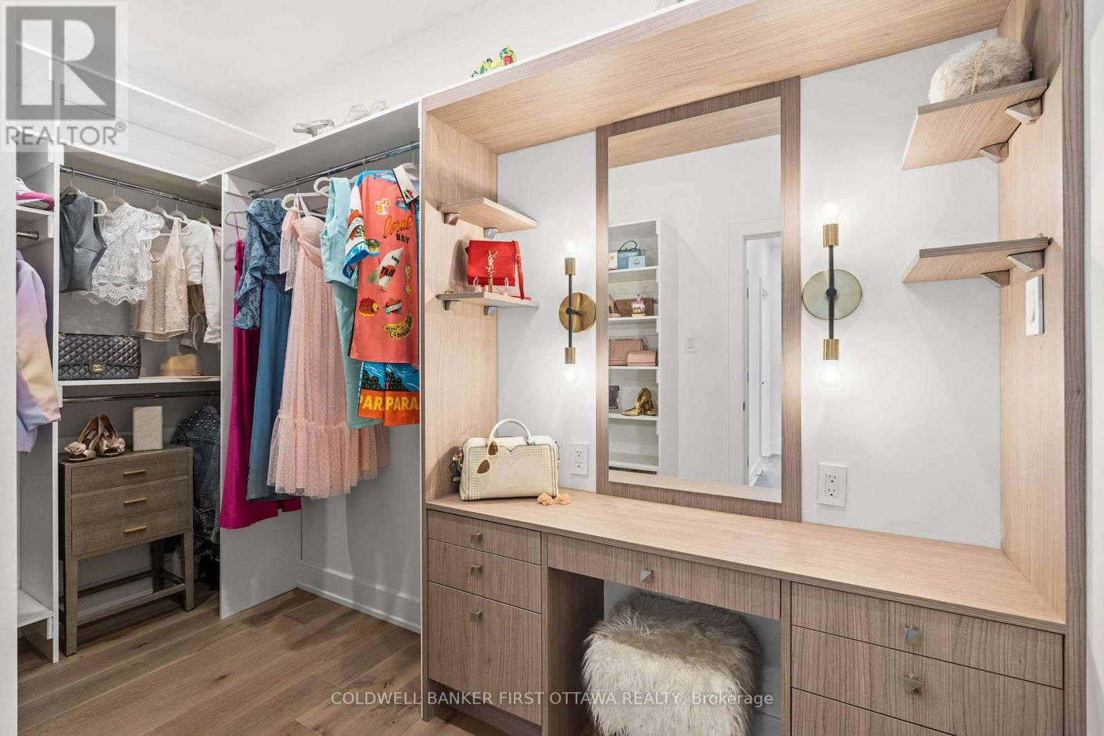 13 BROOK LANE Image 26