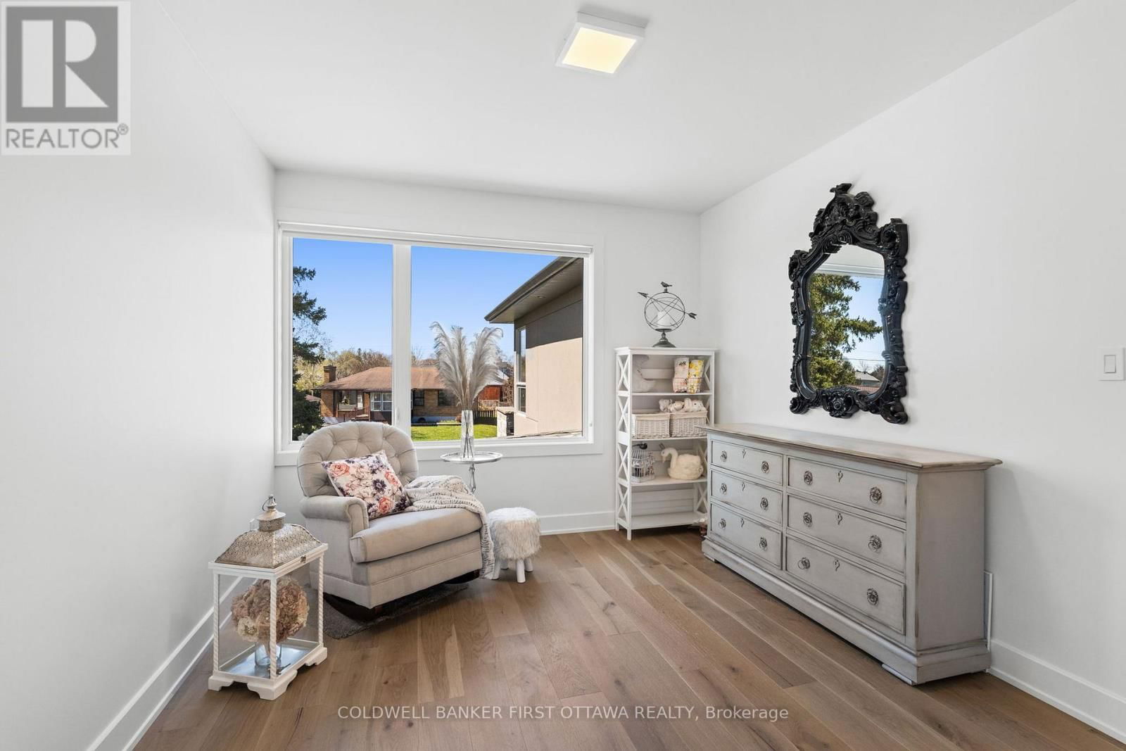 13 BROOK LANE Image 32