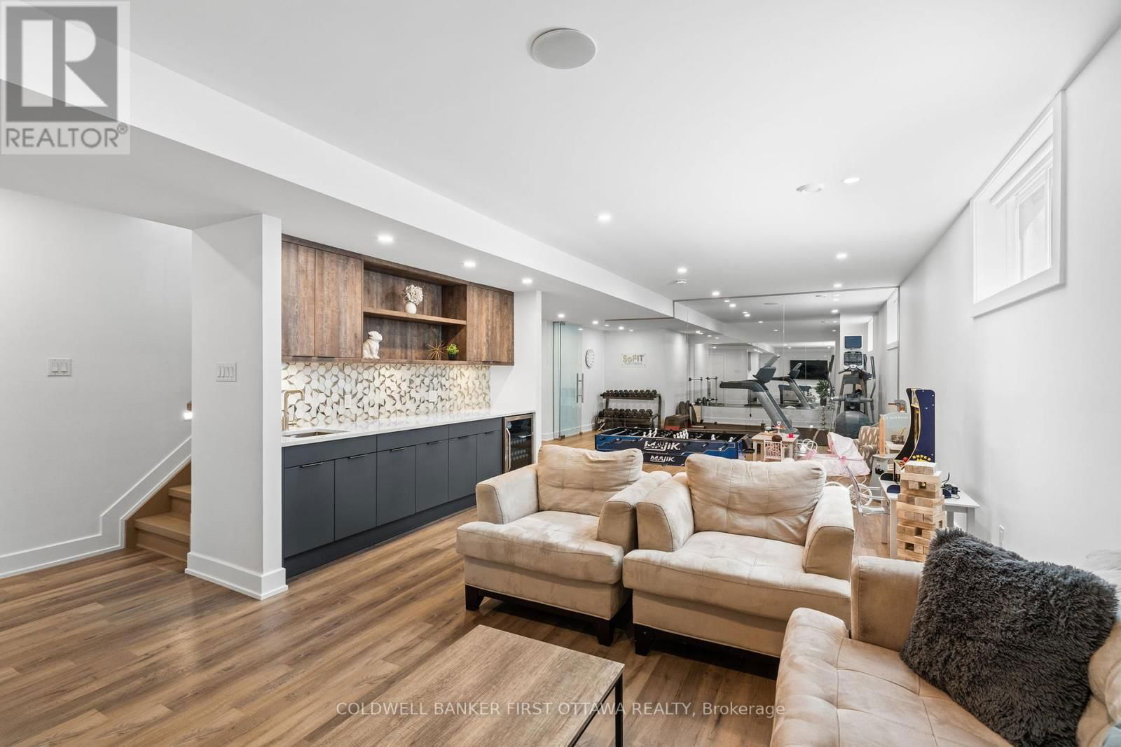 13 BROOK LANE Image 34