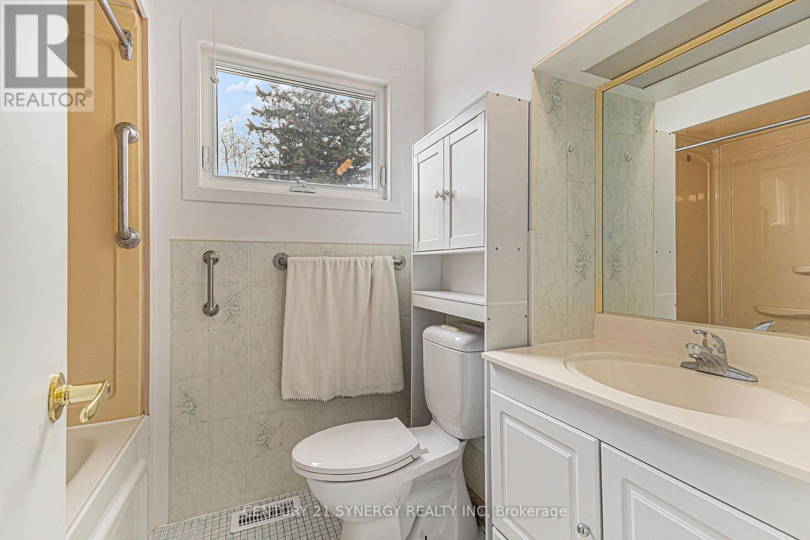 1392 AURELE STREET Image 16