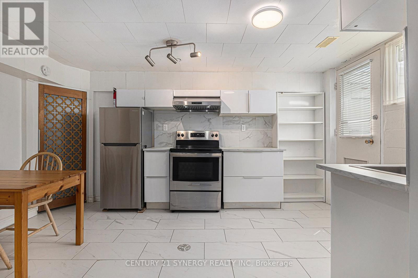 1392 AURELE STREET Image 19