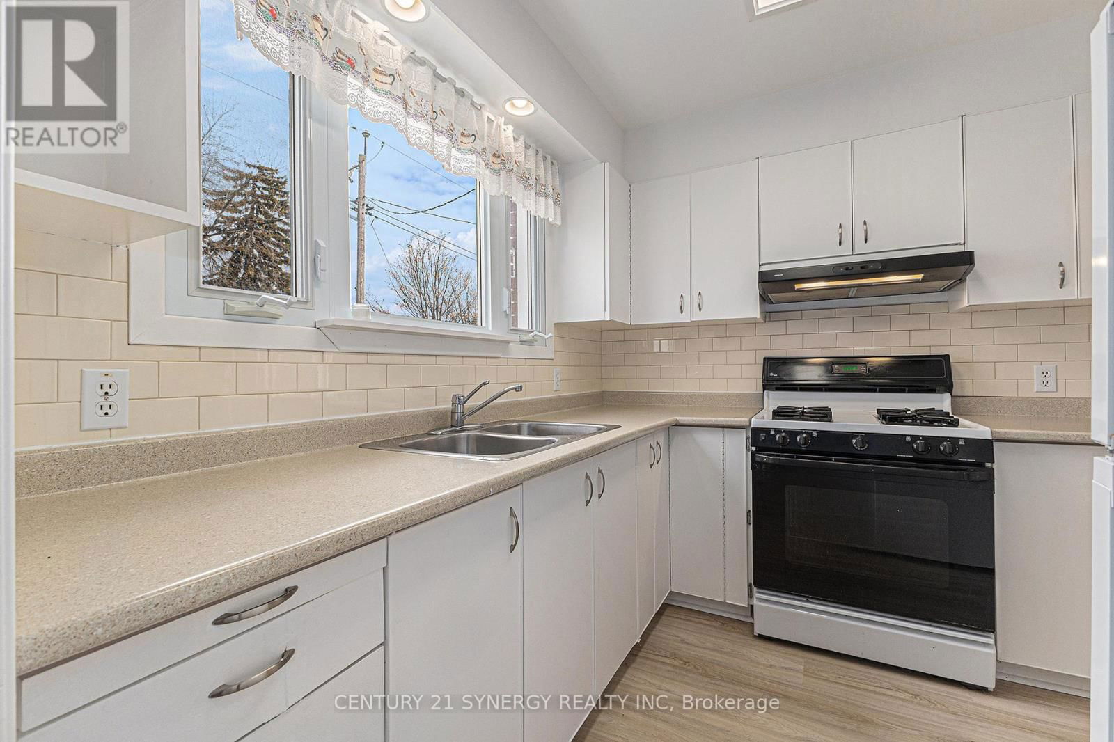1392 AURELE STREET Image 6