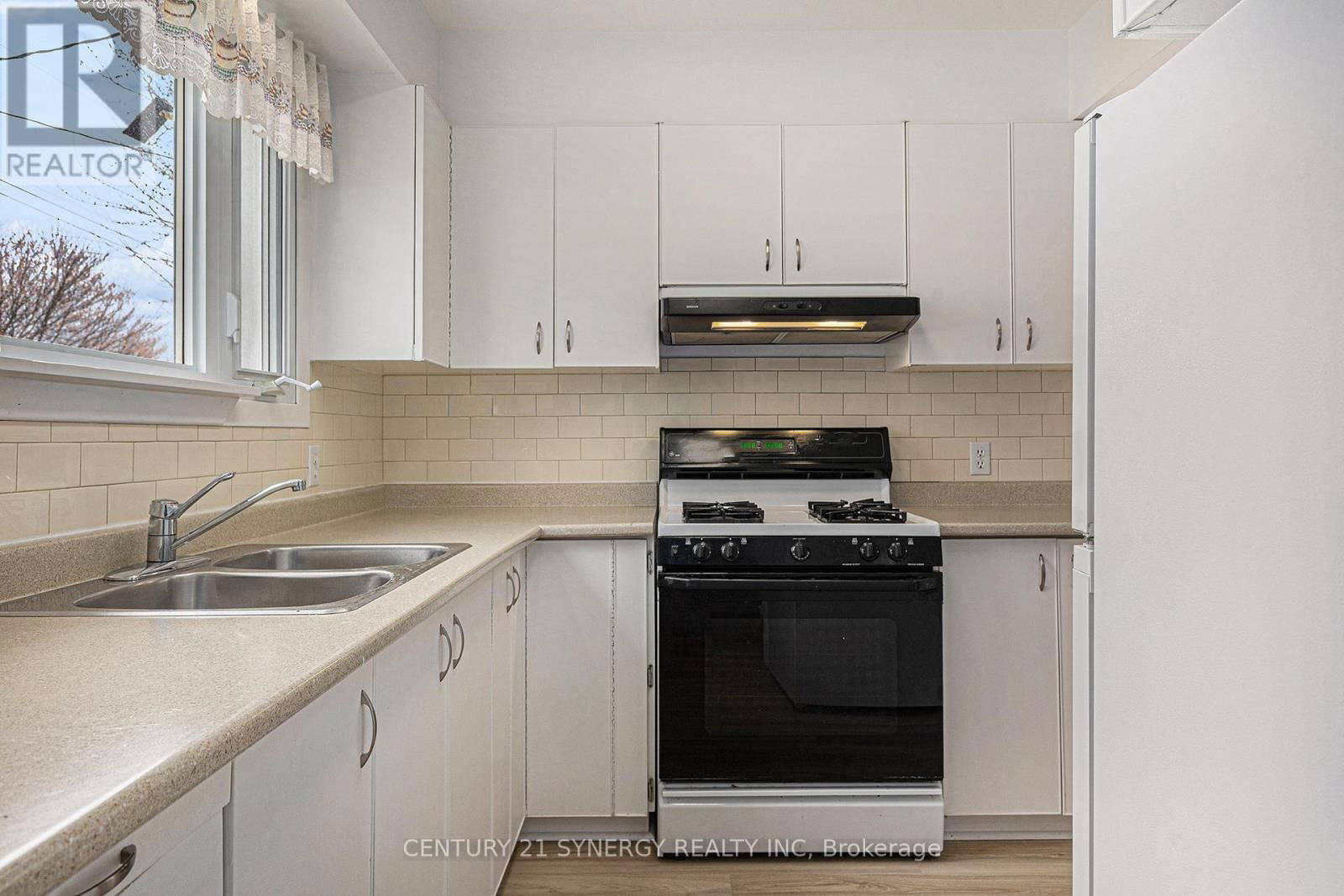 1392 AURELE STREET Image 7