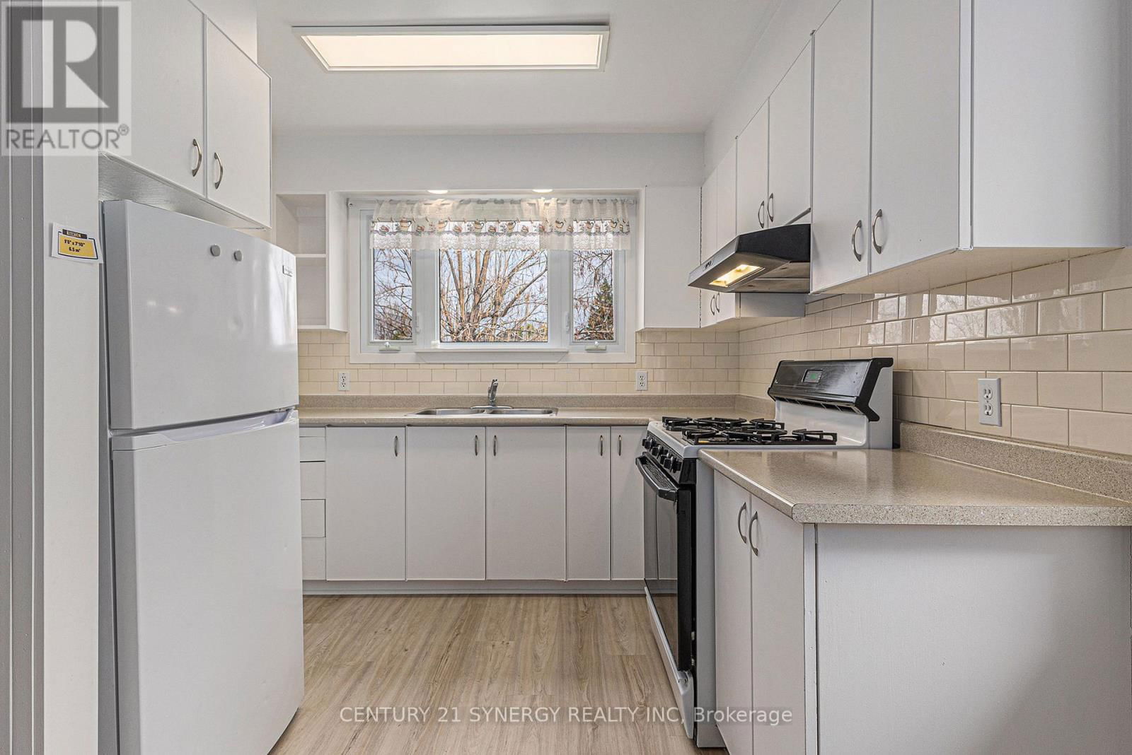 1392 AURELE STREET Image 8