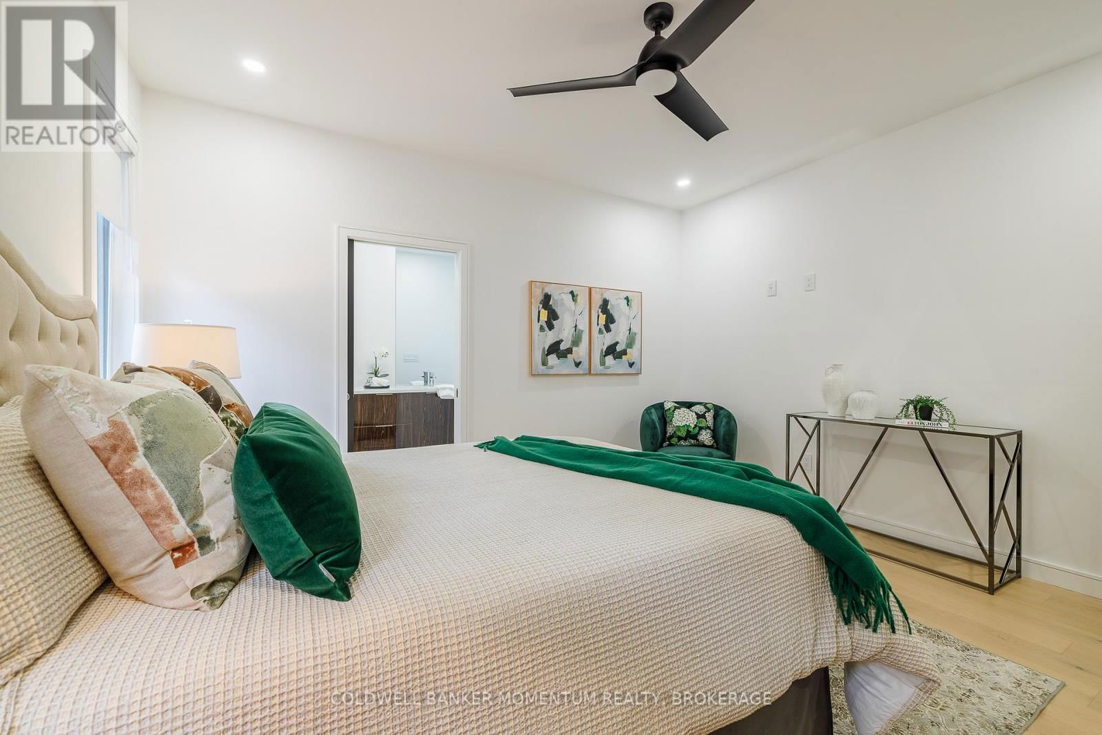 40 IVY CRESCENT Image 16