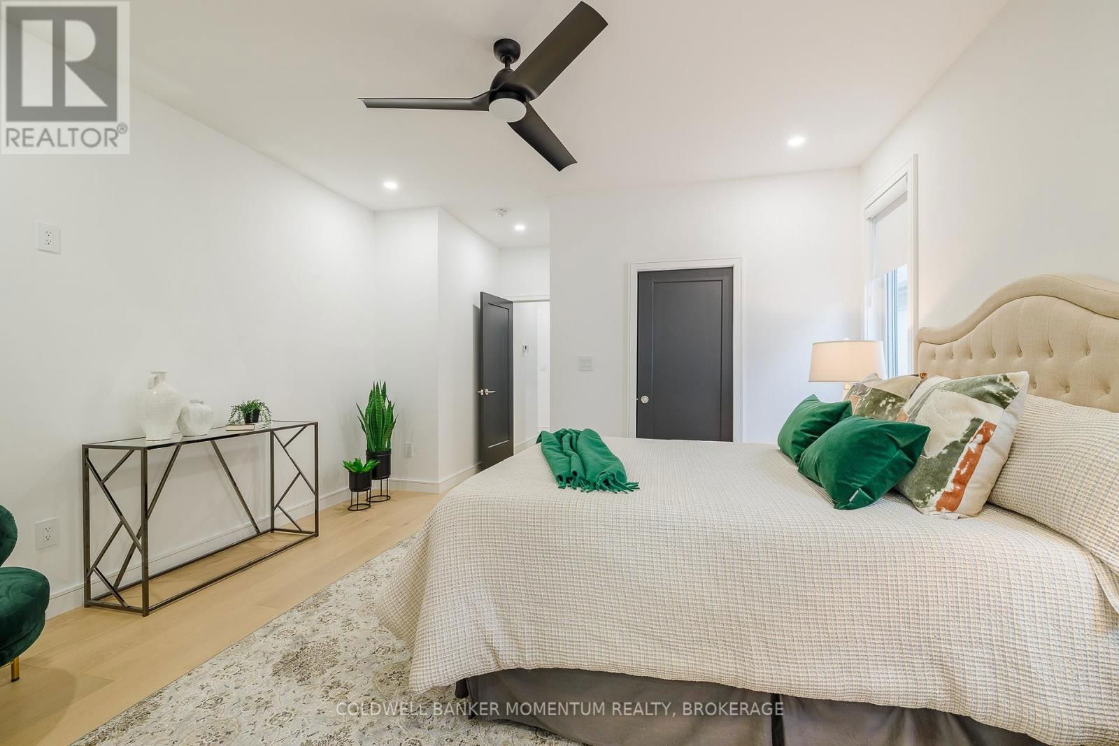40 IVY CRESCENT Image 17