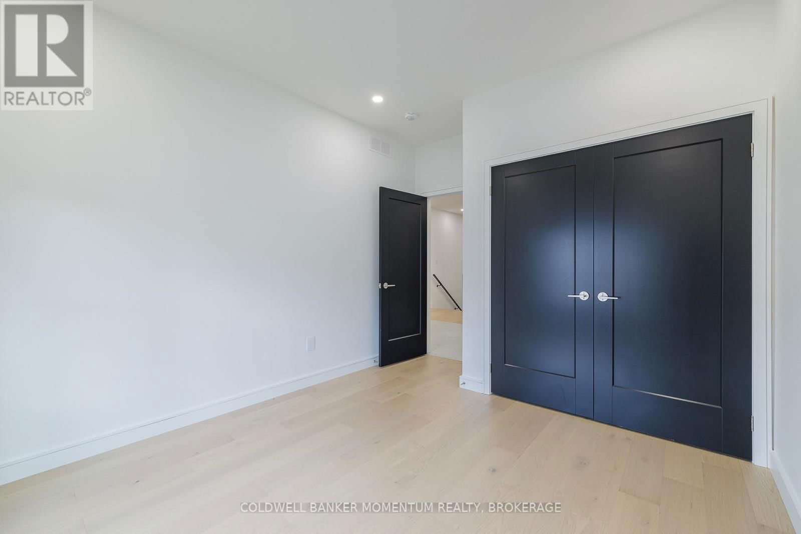 40 IVY CRESCENT Image 25