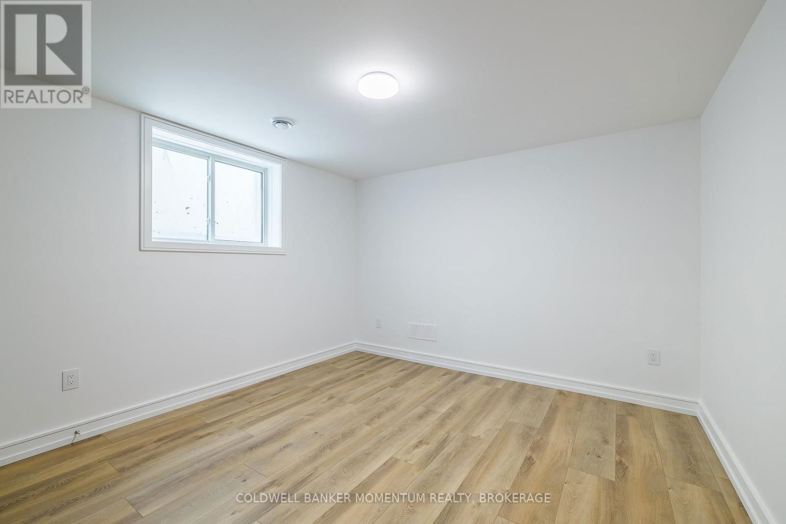 40 IVY CRESCENT Image 33