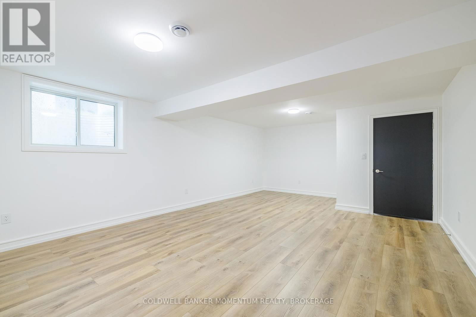 40 IVY CRESCENT Image 35