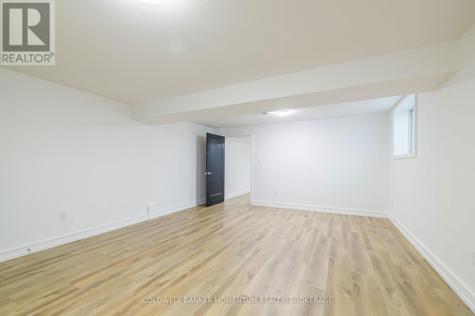 40 IVY CRESCENT Image 36