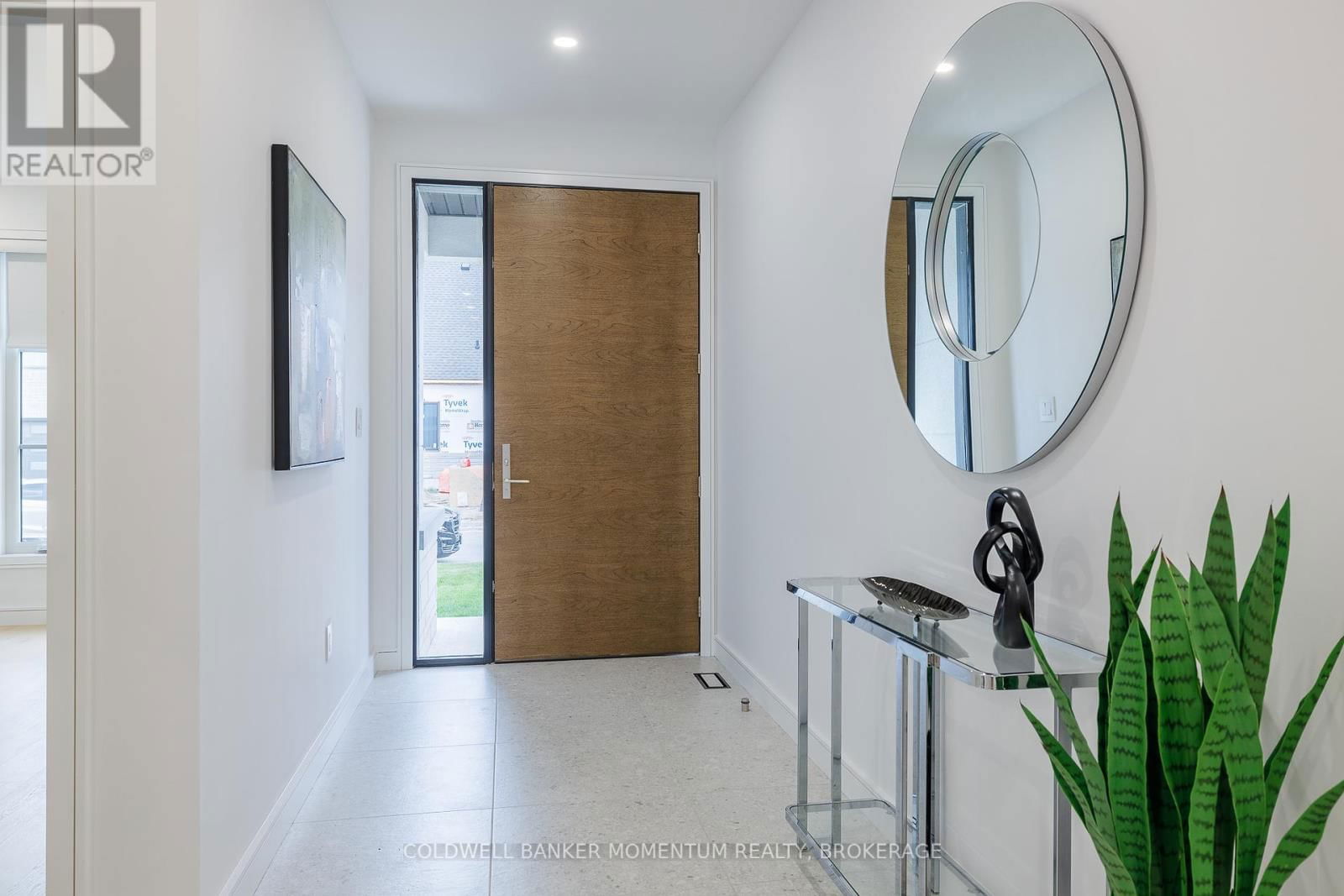 40 IVY CRESCENT Image 4