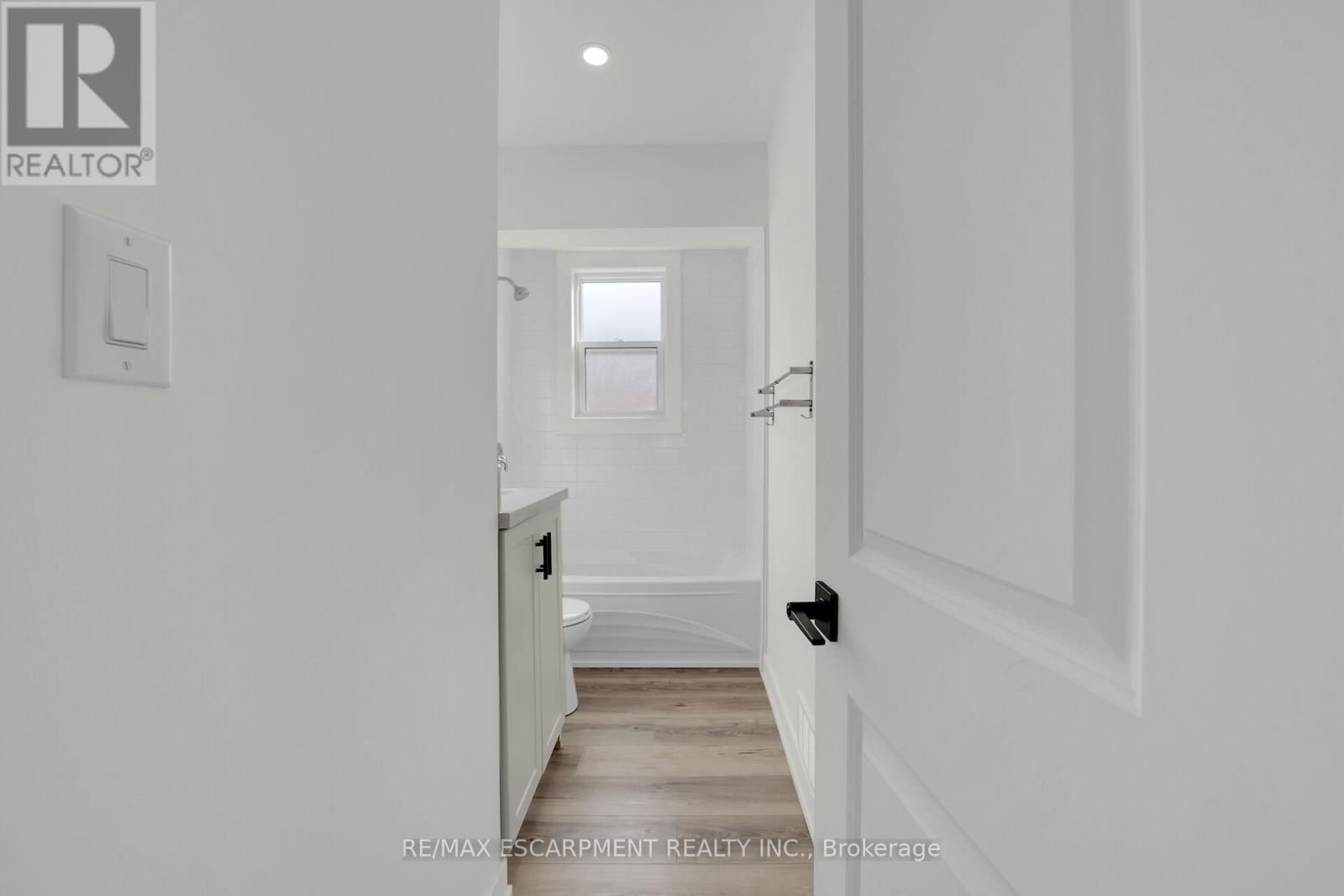 178 EAST 34TH STREET Image 19