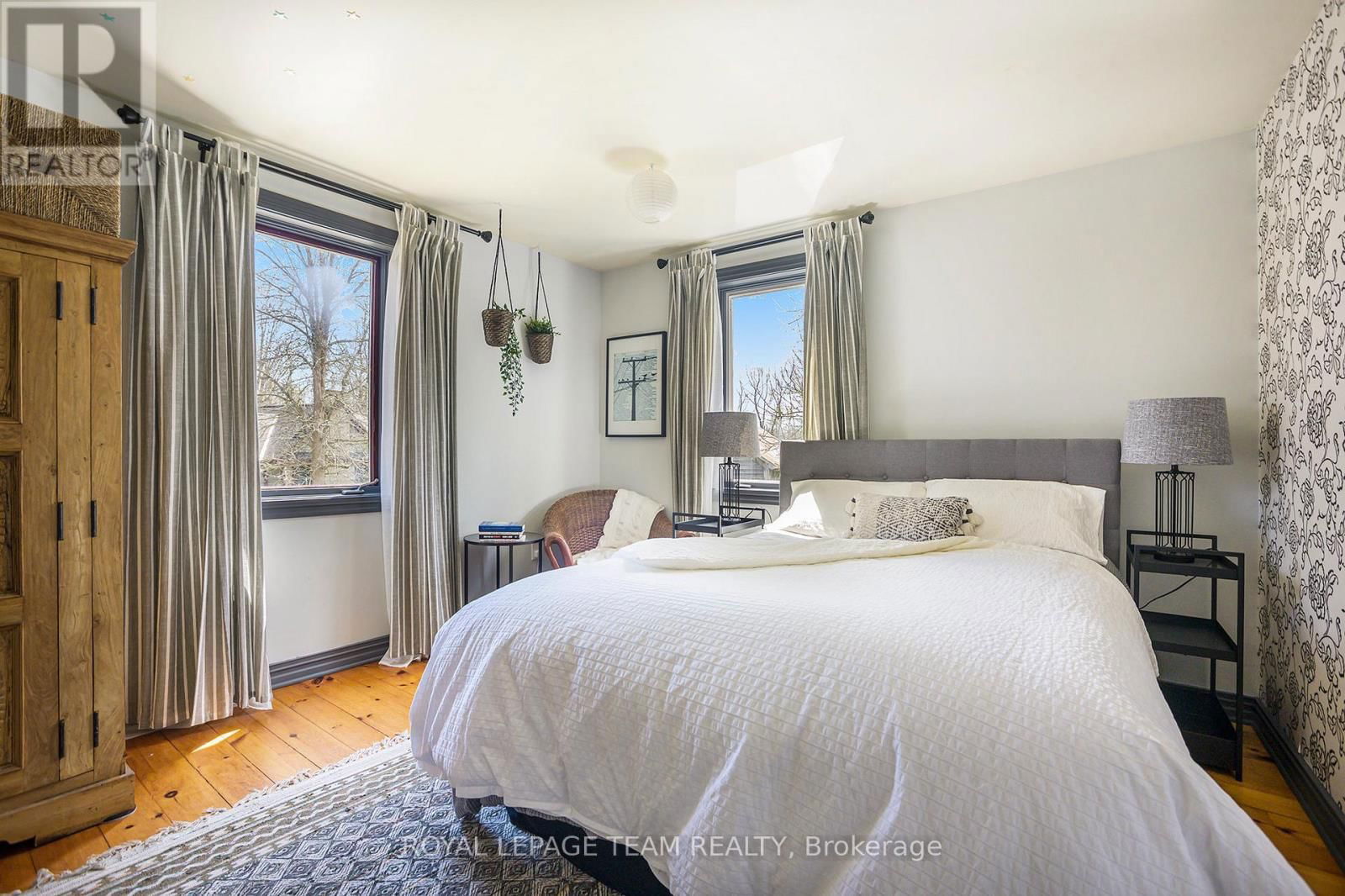 6 HENRY STREET Image 26