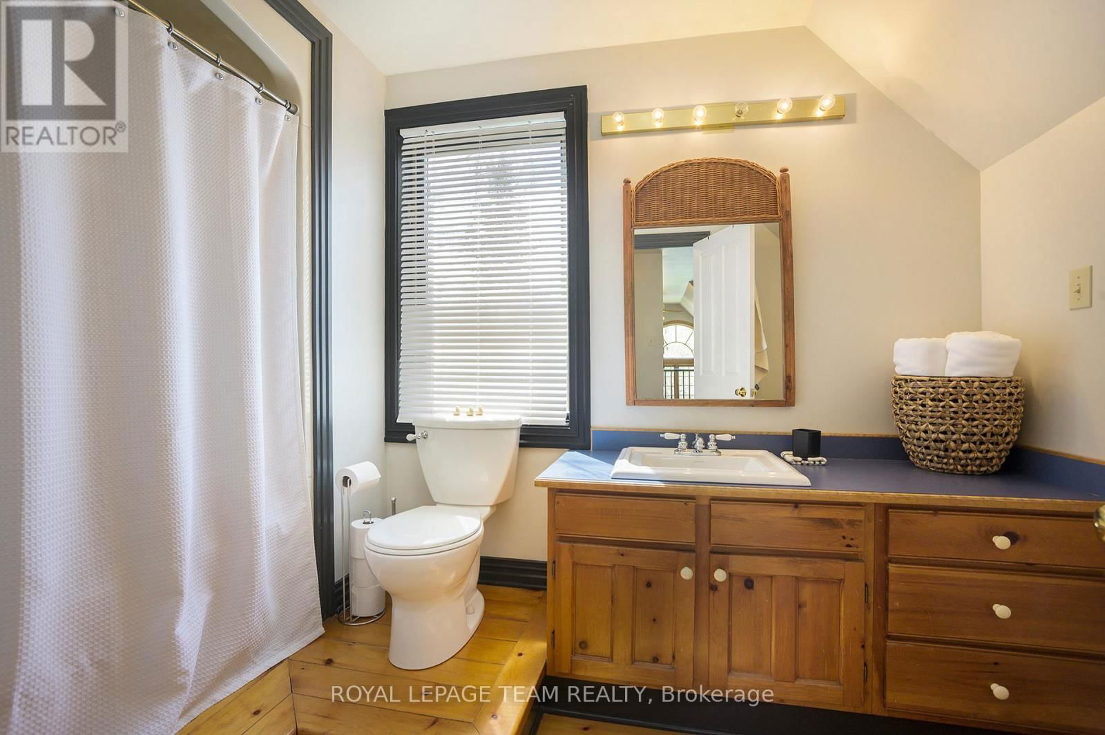 6 HENRY STREET Image 31