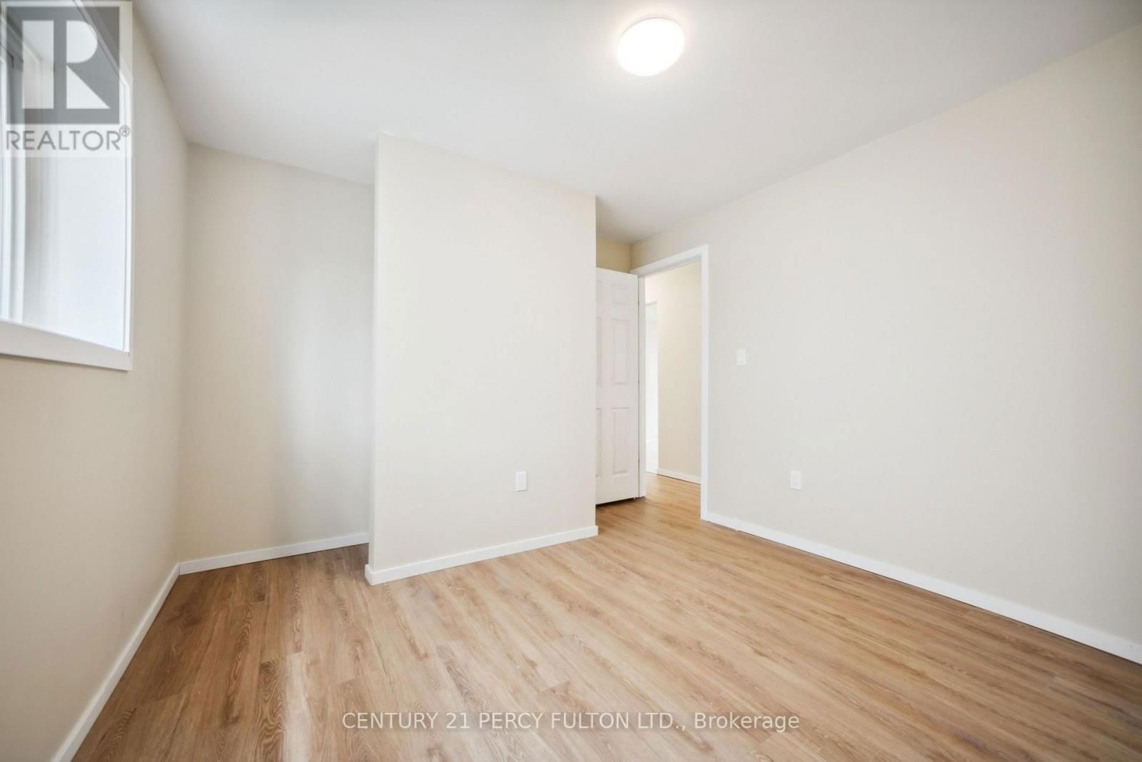 15 ISABEL STREET EAST Image 12