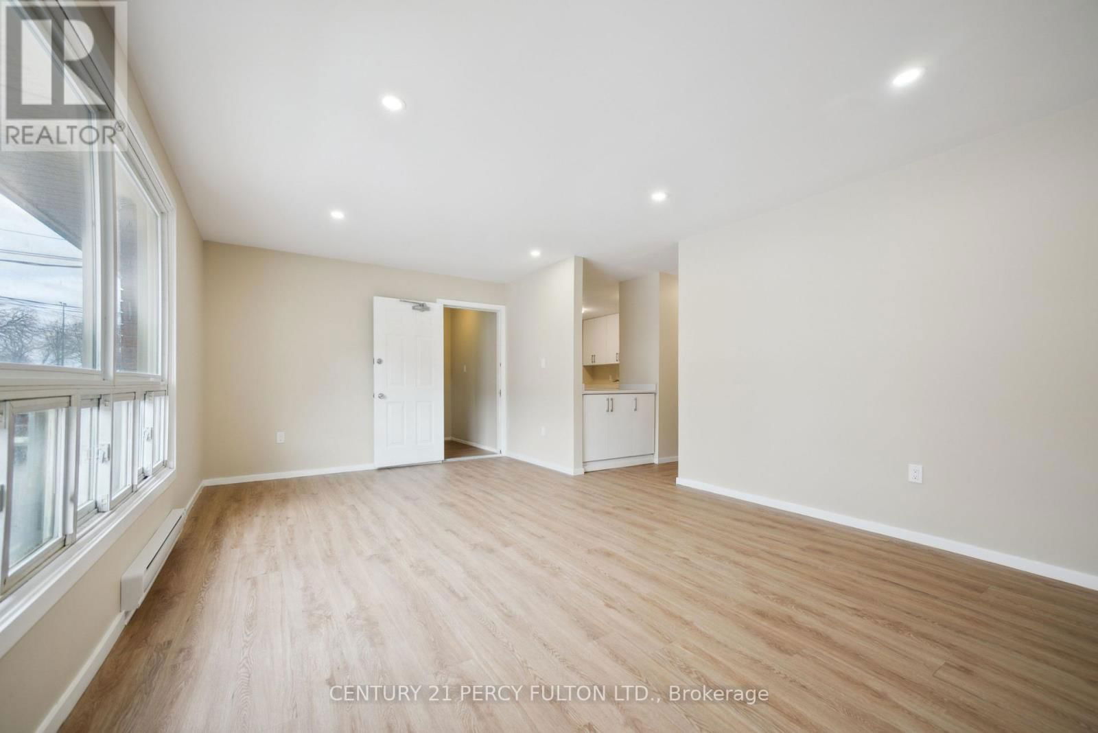 15 ISABEL STREET EAST Image 18