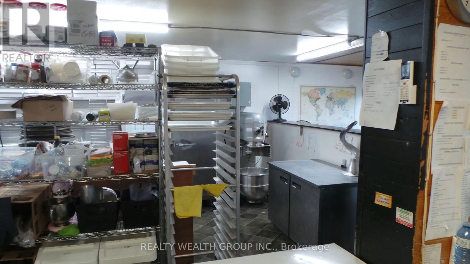 3 - 153 ANGELINE STREET NORTH Image 4