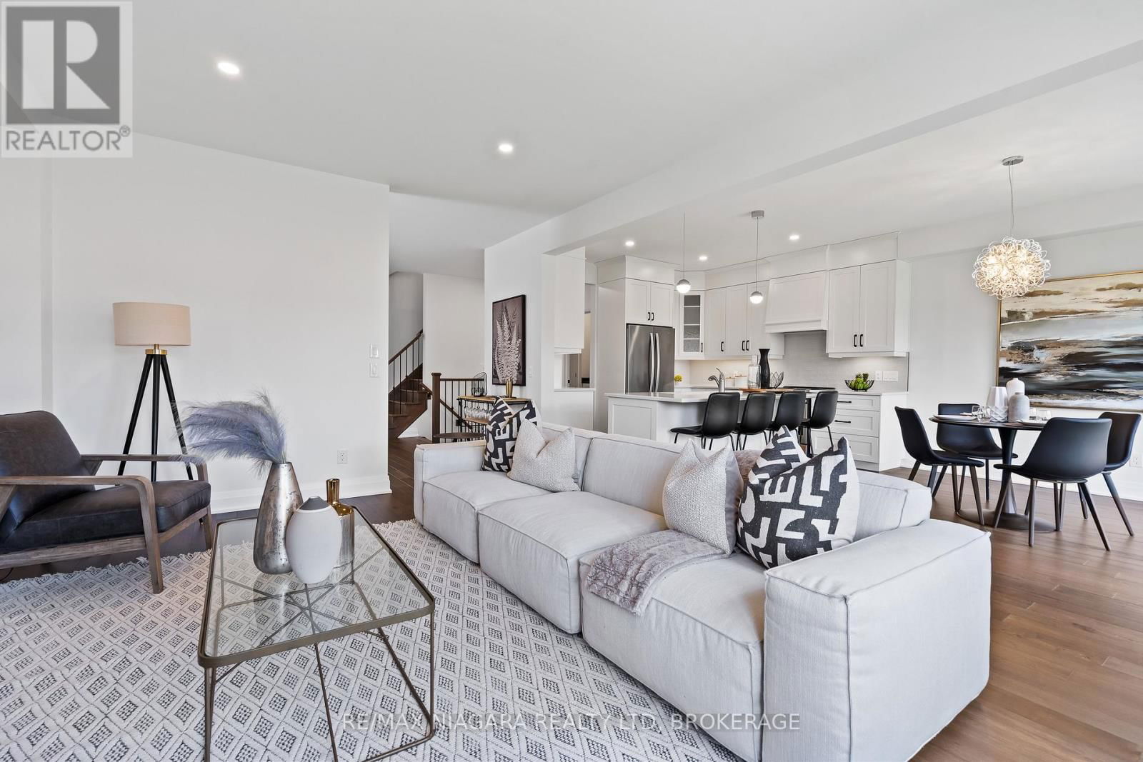 123 SUSAN DRIVE Image 10