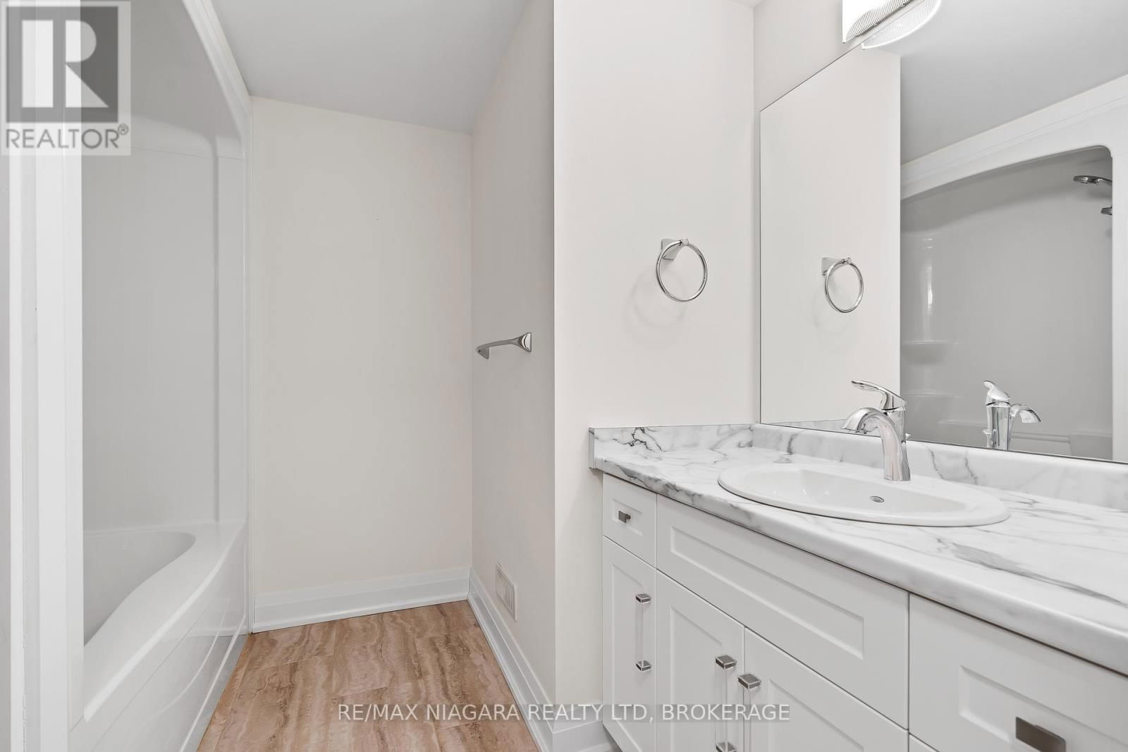 123 SUSAN DRIVE Image 32