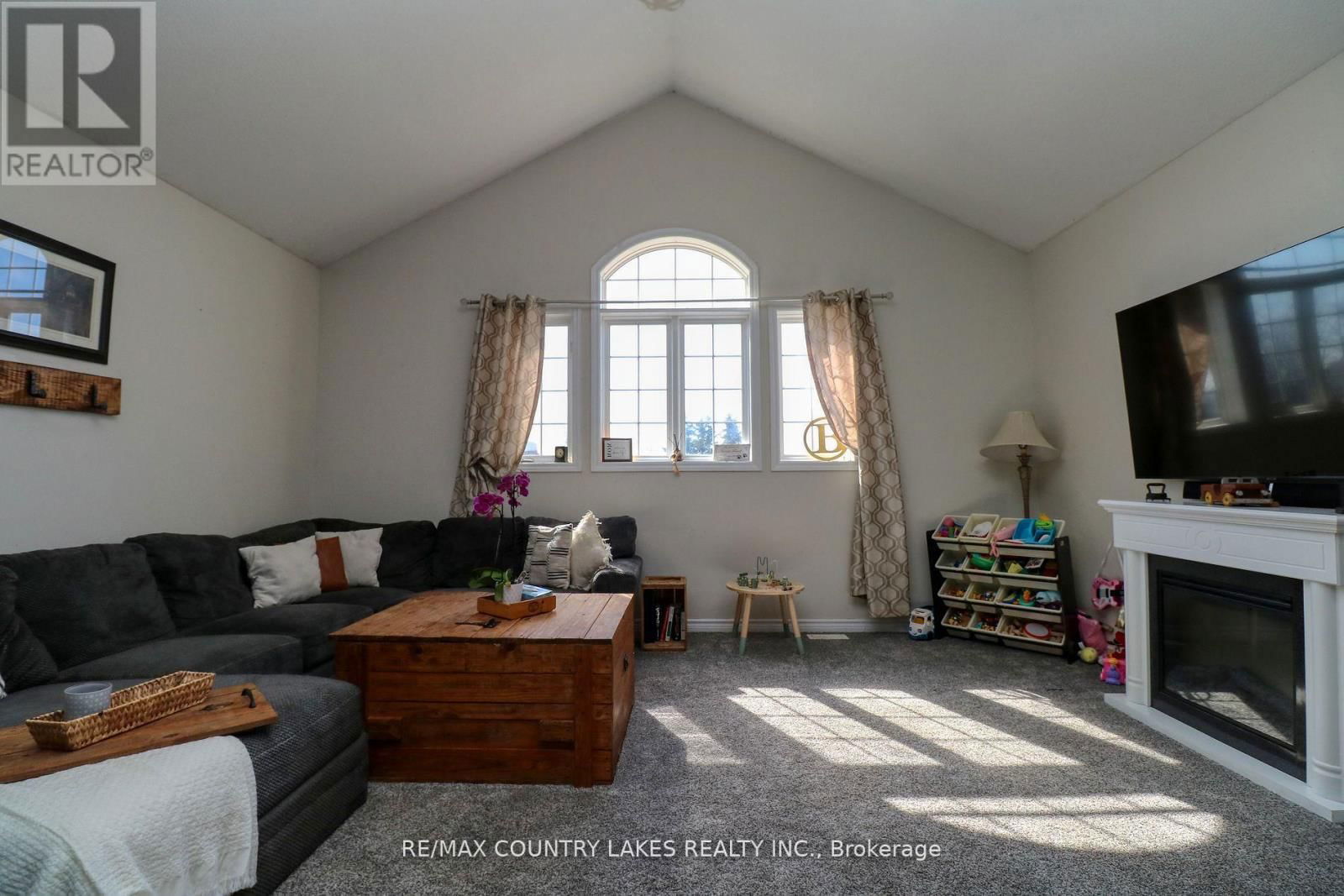 8 FALLINGBROOK CRESCENT Image 11